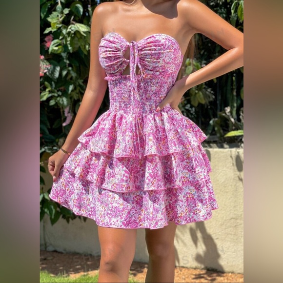 ✨ Ditsy Floral Print Shirred Crisscross Backless Two Layer Hem Halter Dress - Picture 6 of 6